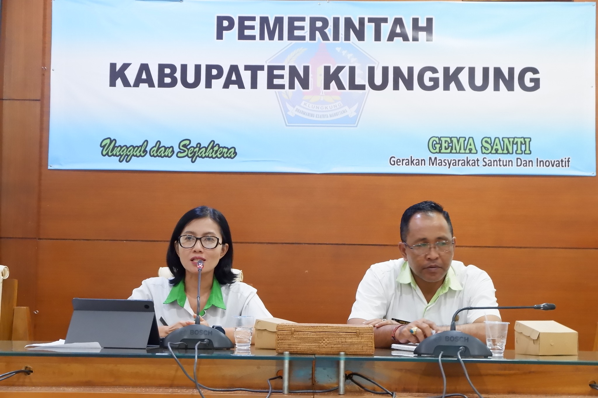 Plt. Kepala Dinkes Klungkung dr. Ida Ayu Megawati, M. Kes menghadiri Diseminasi Audit Kasus Stunting Semester II Tingkat Kabupaten sekaligus sebagai narasumber dengan materi Intervensi Spesifik dan Sensitif Dalam Percepatan Penurunan Stunting.