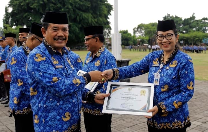 Dinas Kesehatan Kabupaten Klungkung yang mendapatkan penghargaan atas prestasinya menjadi juara 3 dalam Pelaksanaan Reformasi Birokrasi dengan peringkat BB (sangat baik)