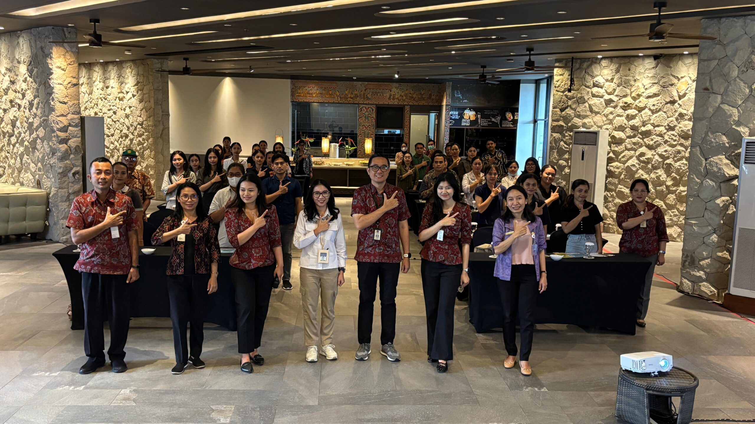 Pertemuan Bimbingan Teknis Perizinan dan Pengelolaan Obat di Apotek dan Toko Obat. KegiPertemuan Bimbingan Teknis Perizinan dan Pengelolaan Obat di Apotek dan Toko Obat